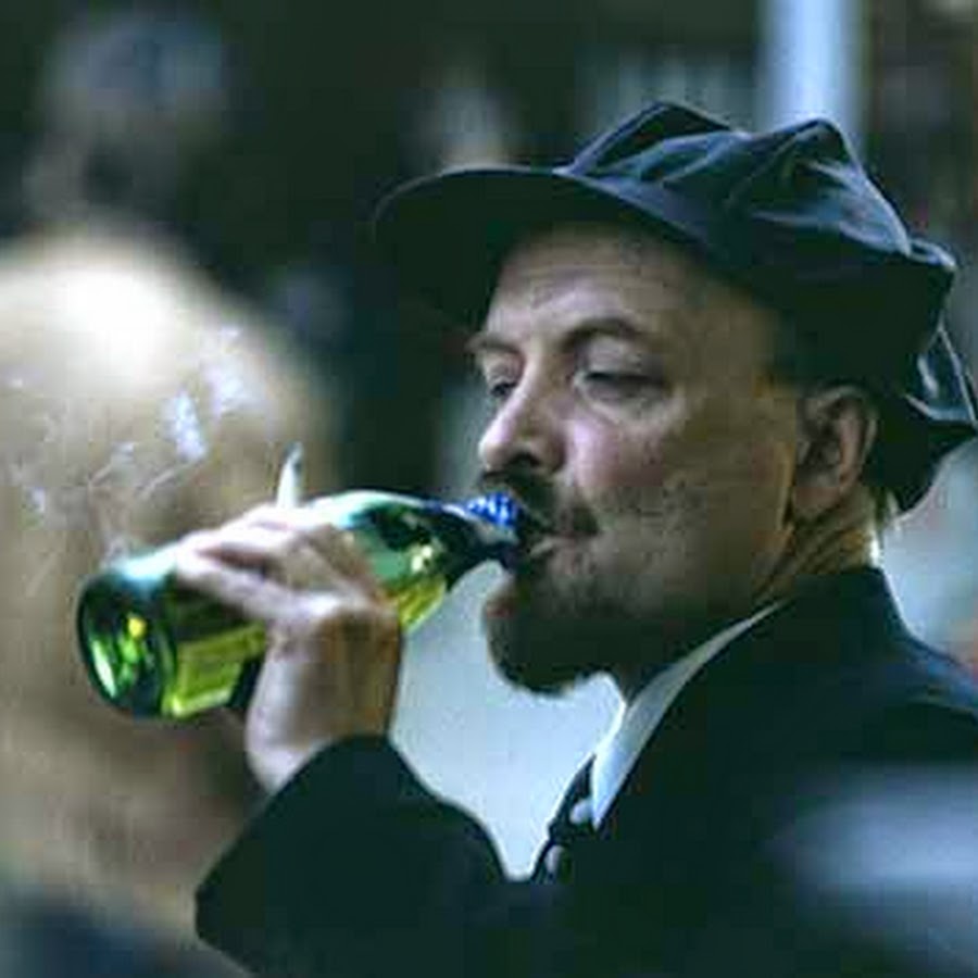 Ленина пивная. Ленин с сигарой. Ленин с пивом. Ленин пьет пиво. Ленин курит.