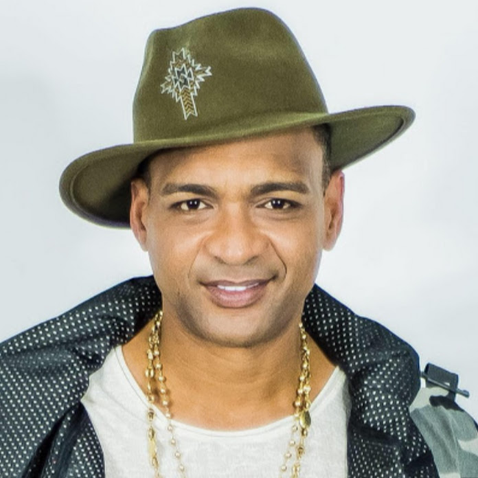 Descemer Bueno Net Worth & Earnings (2026)