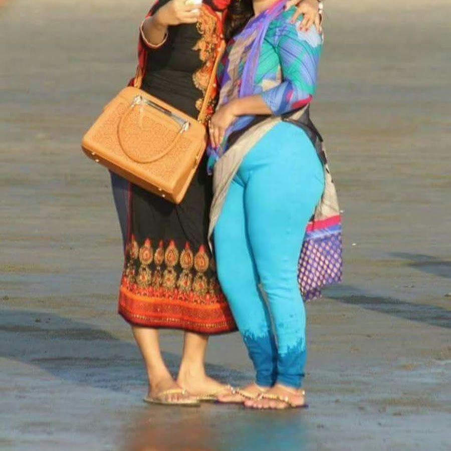 Desi aunty in leggings