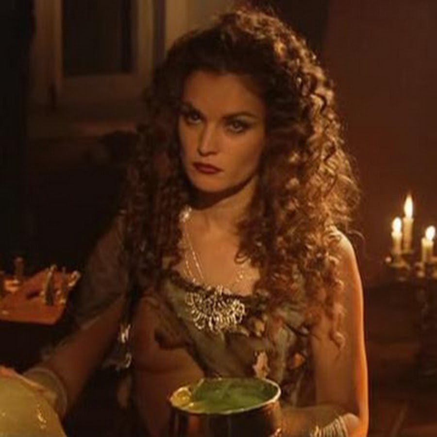 Рыжая ведьма гелла. Анна ковальчук мастер и маргарита мюзикл. Гелла мастер и маргарита. Мастер и маргарита сериал гелла. Мастер и маргарита вампирша гелла.