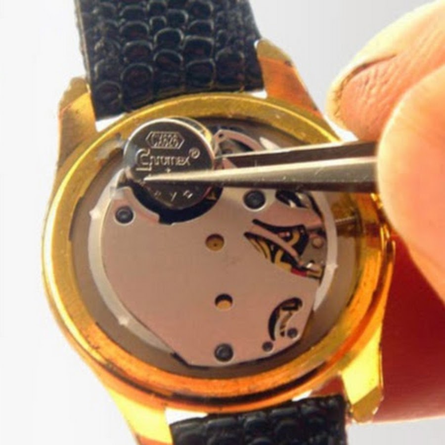 Замена батарейки в часах электроника 1. Замена батареек на наручные часы. Батарейки для часов электроника 1. Как открыть часы. Замена батареек на наручные часы.