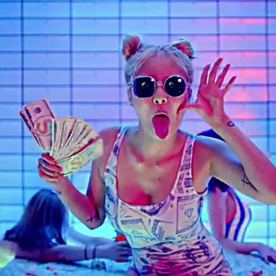 Roll deep. Хёна roll deep. Hyundai roll deep. Hyundai roll deep. Hyuna roll deep.