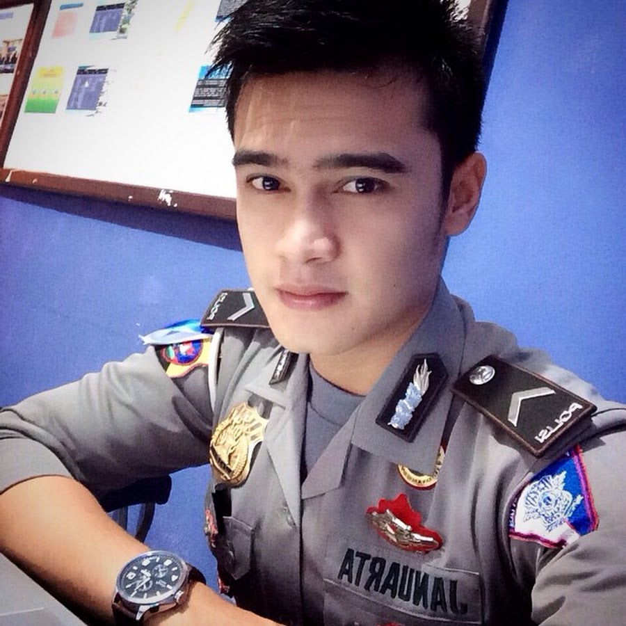 Risno Januarta (handsome police) - YouTube 