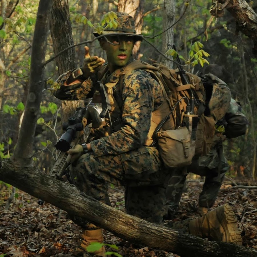 Красный камуфляж. Yofu читает. Фридом камуфляж интересный. Yofu камуфляж. Yofu камуфляж.