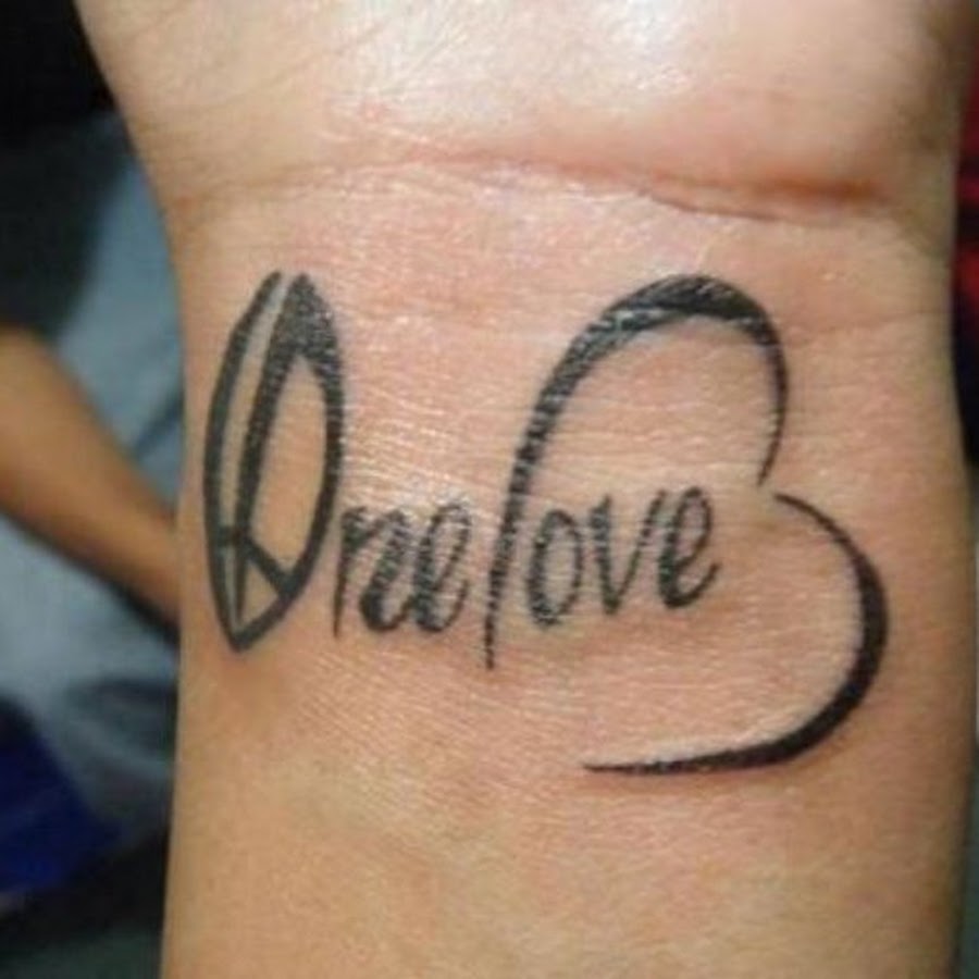 Тату любовь мужская. Тату Love на запястье для девушек. Тату one Love. Татуировки на запястье one Love. Надпись Love на запястье
