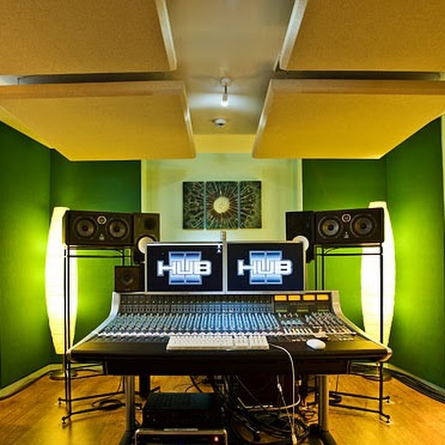 баян для записи в домашней студии. дизайн студии звукозаписи. студия звукозаписи ульяновск. музыкальные студии с окнами.