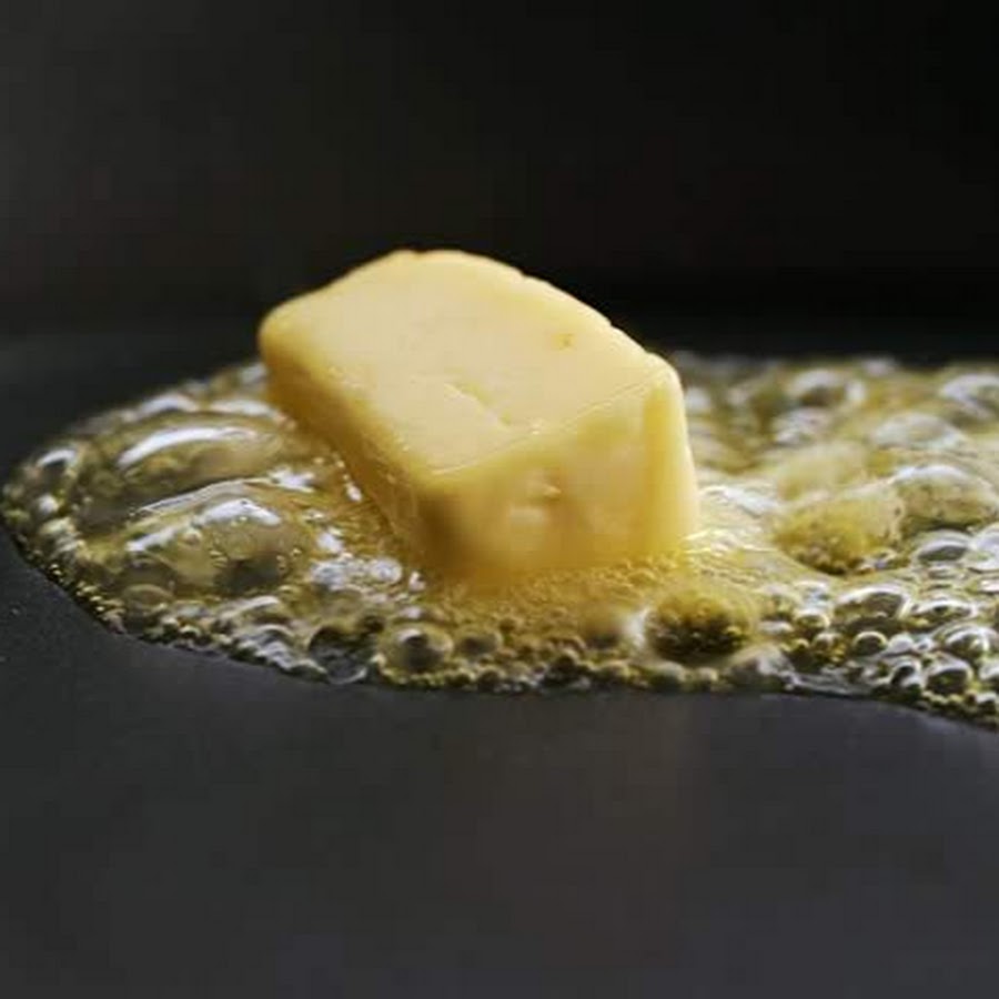 сливочное масло тает. тающее масло. масло может растаять?. растаявшее сливочное масло. Knob of butter.