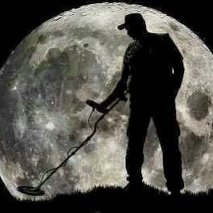 Человек с металлоискателем наклейка