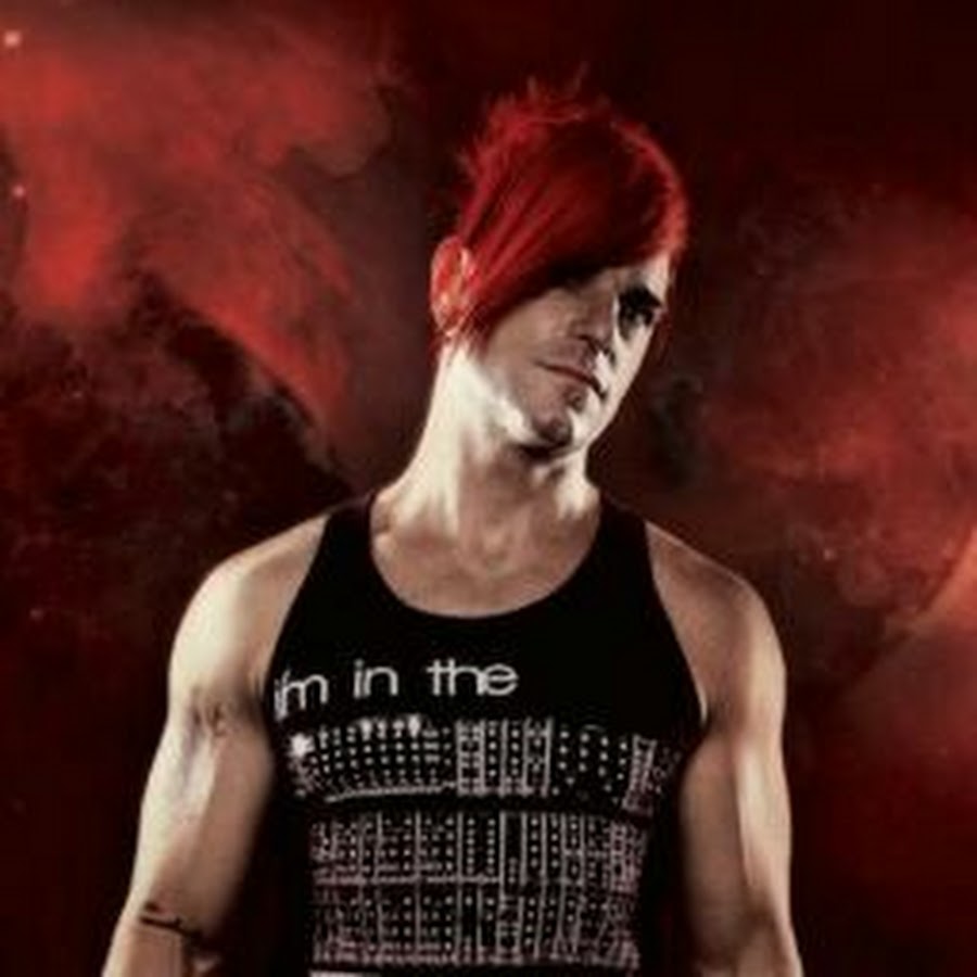 Celldweller. Klayton albert. Klayton celldweller. Celldweller слушать. Клейтон celldweller.