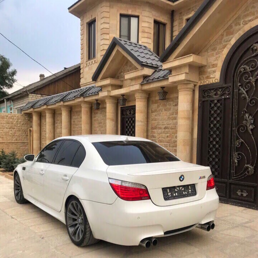 Бмв м5 е39 с ингушским флагом. Бмв ингушетия. Машины в ингушетии бмв. Бмв с ингушским флагом. Ингушские машины.