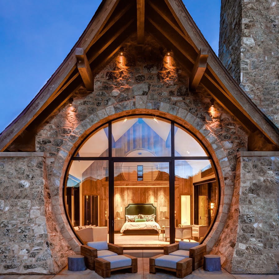 Дом с круглыми окнами