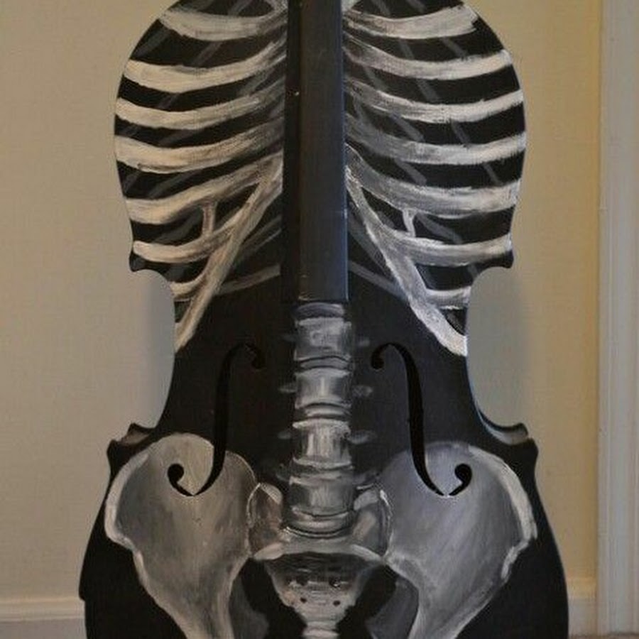 Скелет со скрипкой