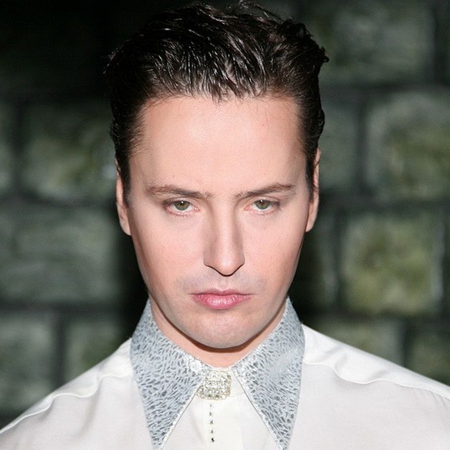 Певец с оперой 2 5 букв. Певец с оперой 2 5 букв. Певец с оперой 2 5 букв. Оперный певец эльлар абдуразаков. Оперный певец.