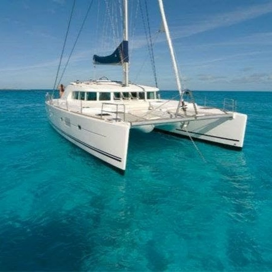 Круизная яхта. Fw-v275 парусная яхта. Яхта с широким корпусом 7 букв сканворд. Яхта вид сверху. Яхта new vogue.