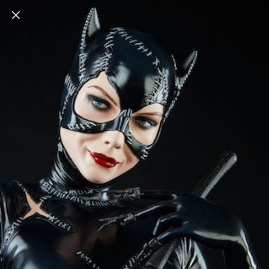 Женская бэтмен. Женщина кошка Холли Берри и Бэтмен. Кэтвумен 1992.