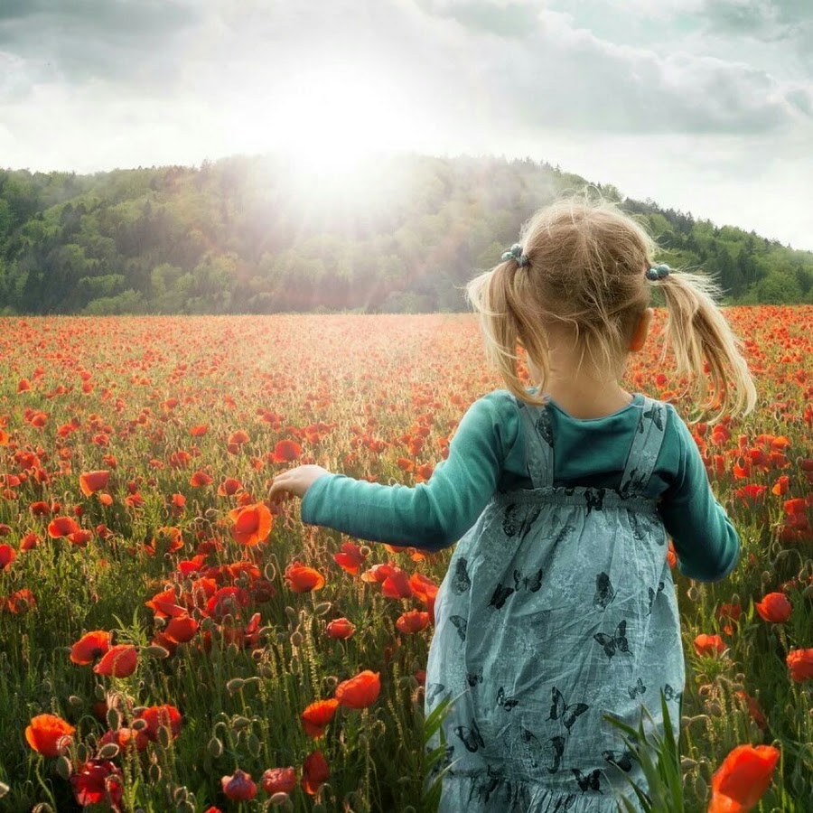 Девочка с маками картина