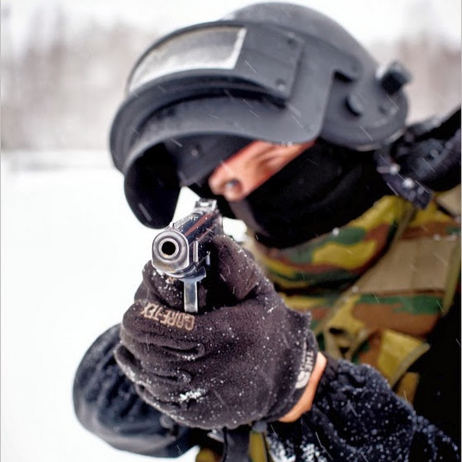 Фото военного в маске на аву
