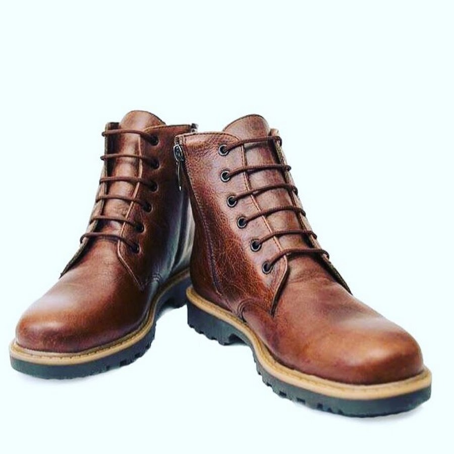 ботинки на белом фоне. сбало обувь. Bona p24l. сабо грубин. сбало обувь.