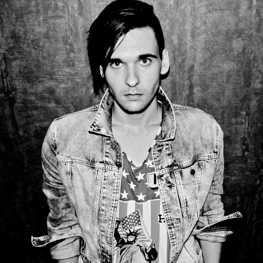 Александр марцинкевич. Певец протеже. Стоцкая и киркоров. Брайан молко. Певец протеже.