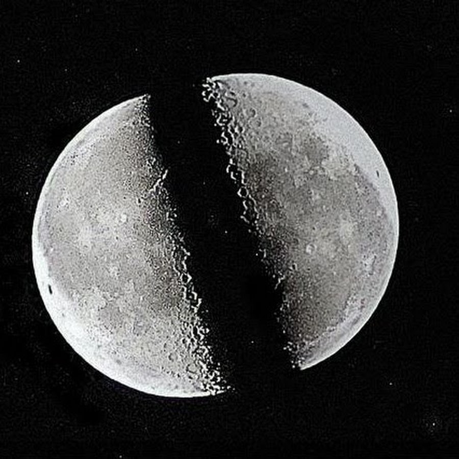 Луна была расколота. Расколотая Луна пророк Мухаммед. Раскол Луны. Луна разделилась на две части. Раскол Луны на две части.