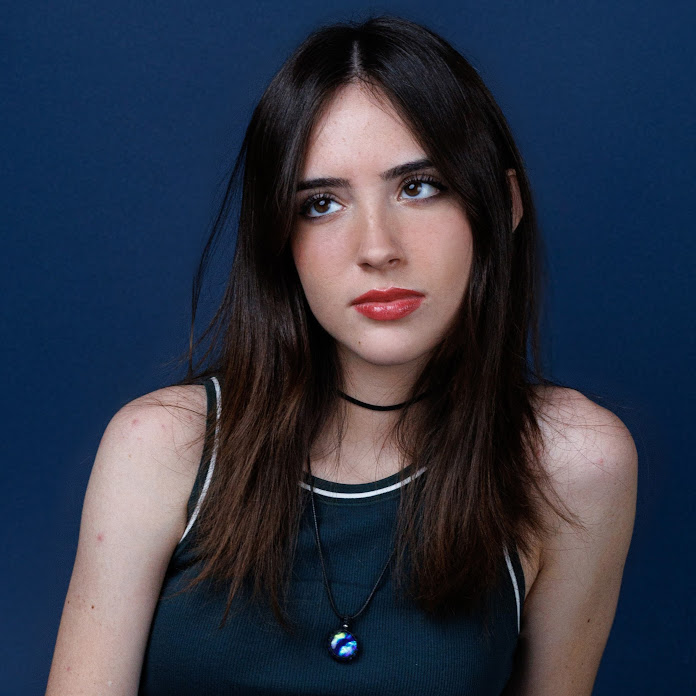 Gabriela Bee Net Worth & Earnings (2026)