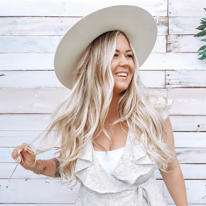 Alexsis Mae Net Worth & Earnings (2026)