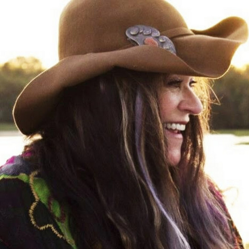 Melanie - Official Page Of Melanie Safka YouTube Income Stats - SPEAKRJ  Stats
