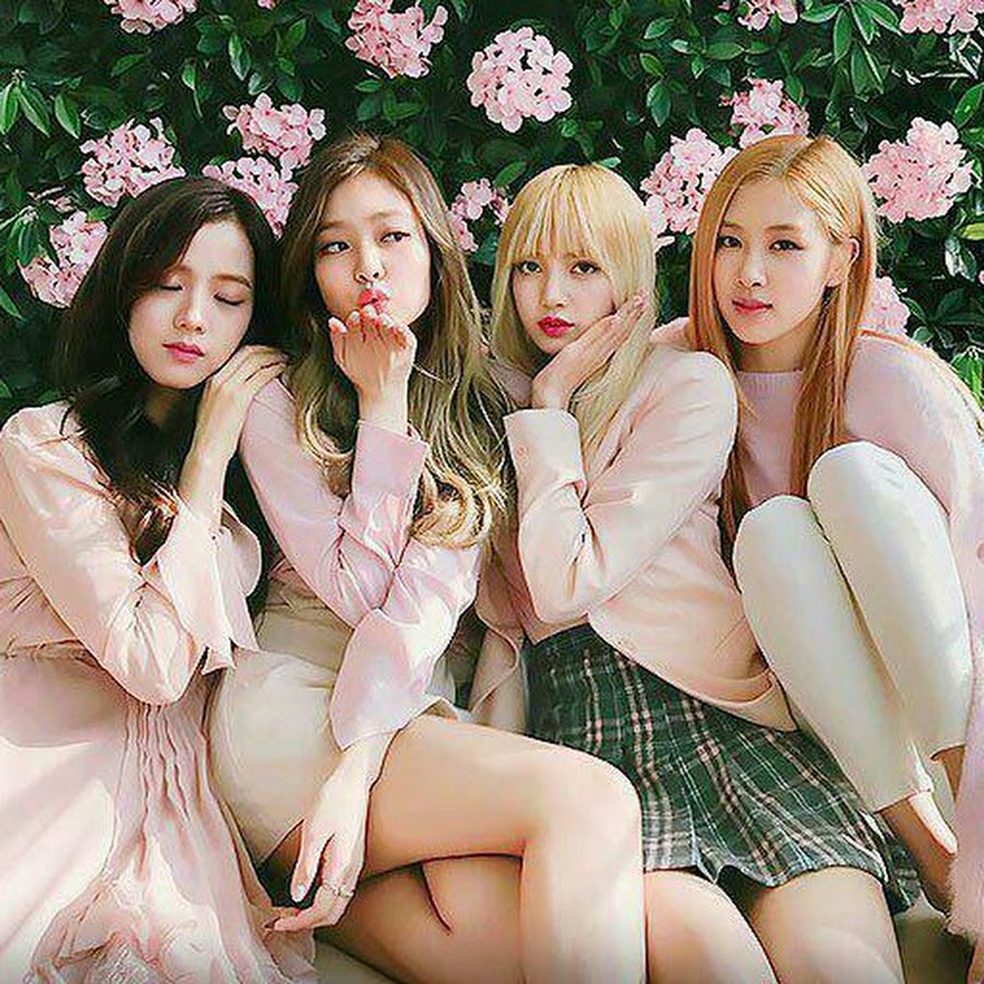 Группа BLACKPINK