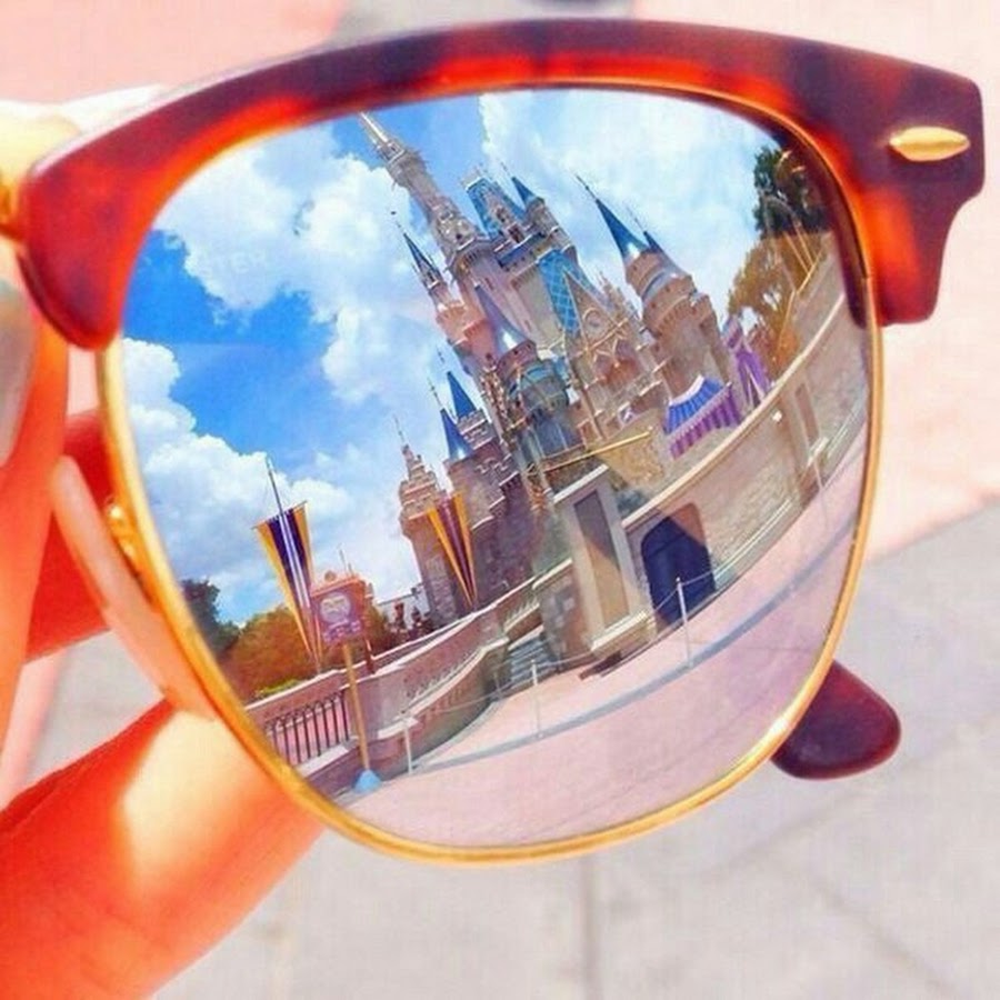 disneyland photo ideas framing glasses