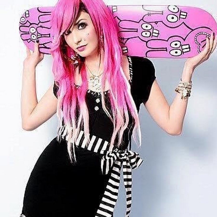 Эмо стрижка женская. Молодежная субкультура "треш". Трэш модели. Треш 11 класс. Эмо прически для девушек.