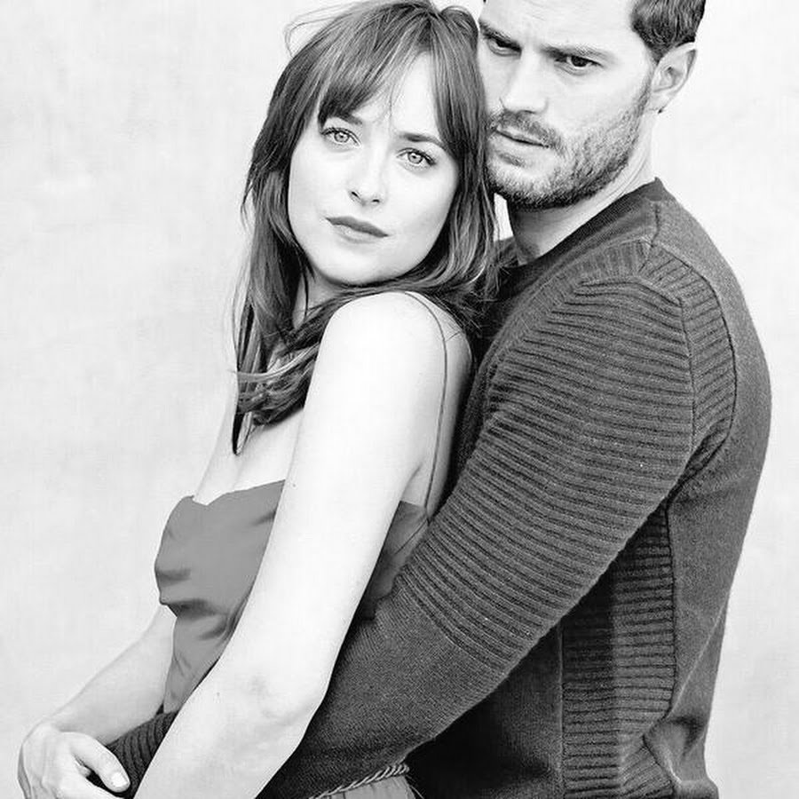 Джейми дорнан любовь на троих. Кристиан грей на 50 оттенков темнее. Дакота джонсон 50 оттенков свободы. Страстные поцелуи. Девушка страсть.