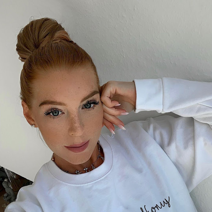 LauraJoelle Net Worth & Earnings (2026)