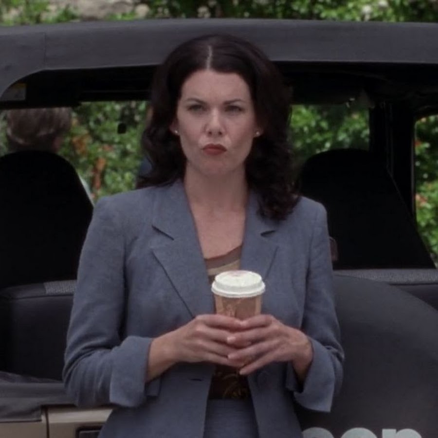 Шарлотта ю Отосака в капюшоне