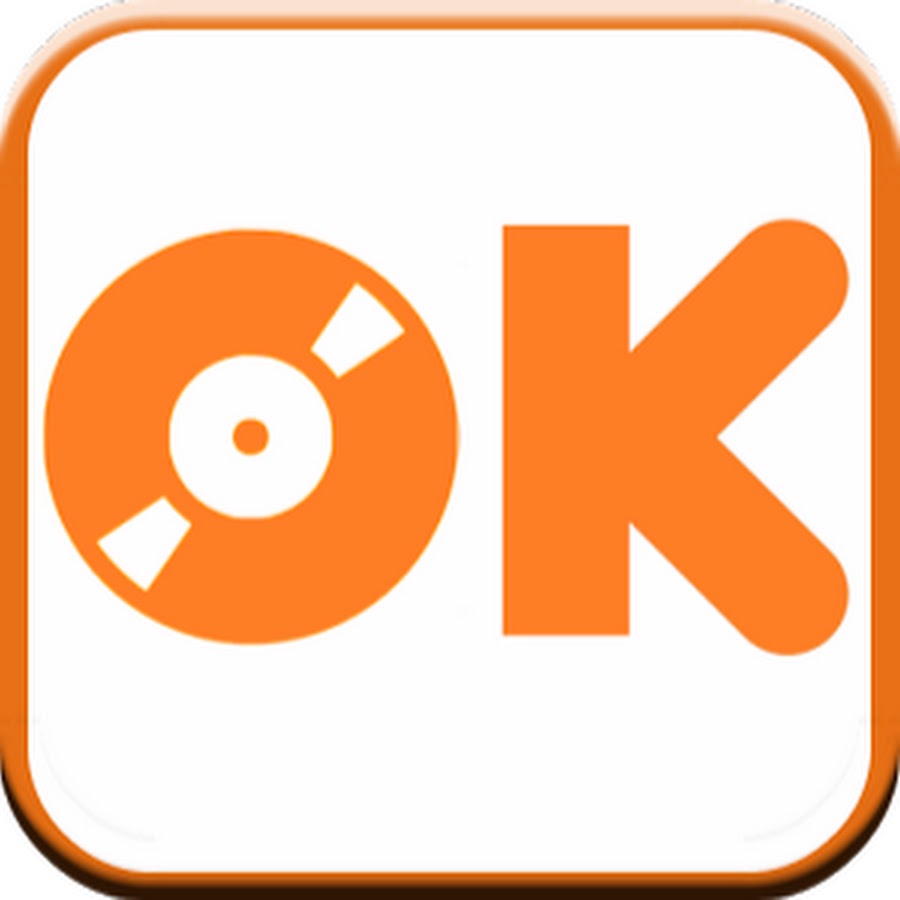 Ока с музыкой. Прослушивание музыки. Веселая девушка. Наушники для девушек. Девушка танцует в наушниках.