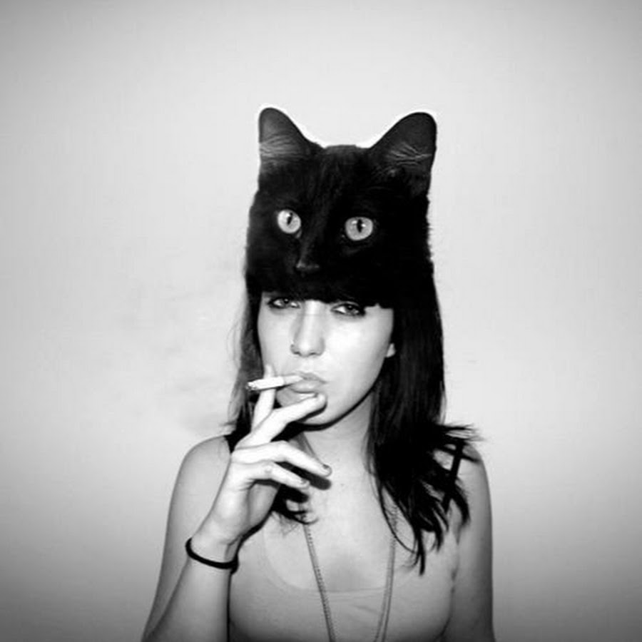 Девушка с кошачьей головой. Кошка с сигаретой. Дерзкая кошка. Женщина с котом