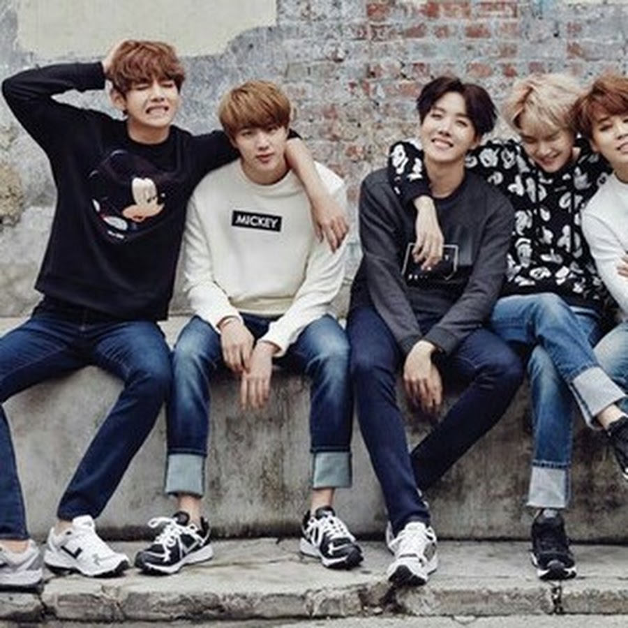 лучшие песни бтс слушать. фанатики бтс. корейская группа бтс. лучшие песни бтс слушать. фото группы бтс.