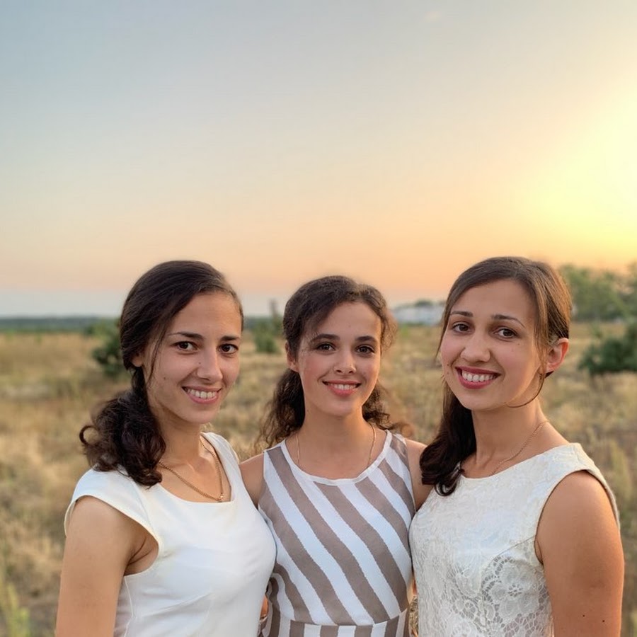 Трио сестер