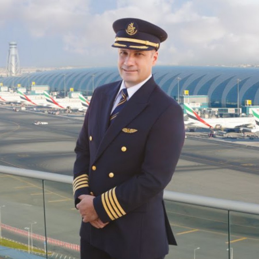 Пилоты эмирейтс а380. Эмиратес авиалиний пилоты. Кабина пилотов аэробус 380. Пилоты эмирейтс. Пилоты авиакомпании эмирейтс.