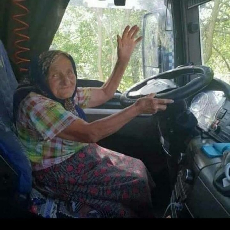 Бабка за рулем автобуса