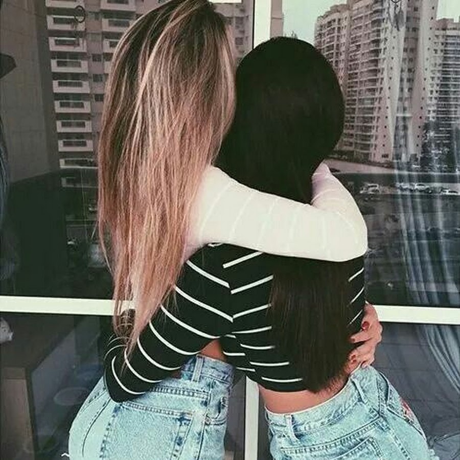 Две девушки без лица