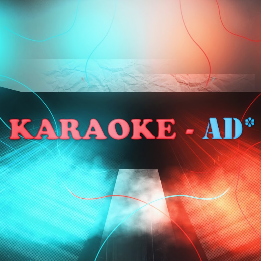 смысловые галлюцинации вечно молодой текст. поет в микрофон. молодая караоке. молодая караоке. женщина, которая поет.