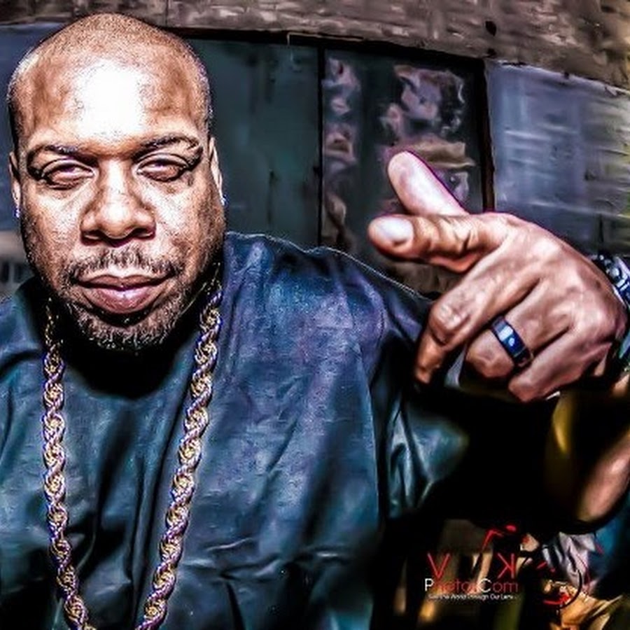 Young maylay. логотип king queen. King tee. Mc eiht райдер. Me.