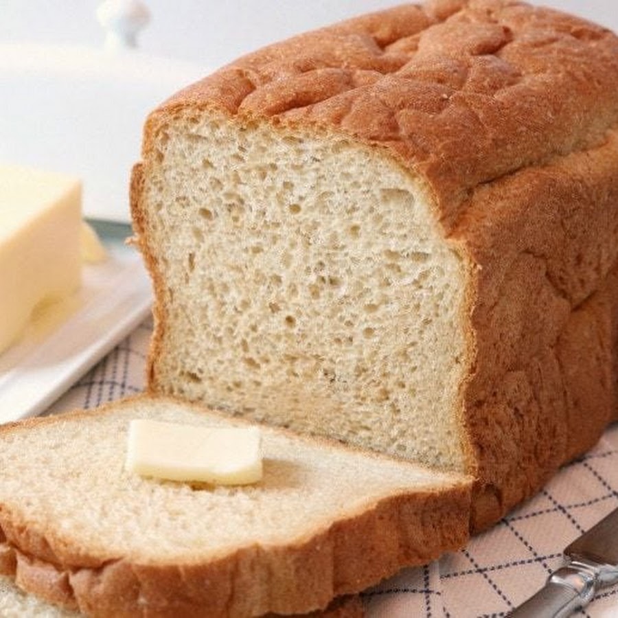 Хлеб с маслом грамм. Дрожжевой хлеб. Хлеб с маслом. Белый хлеб с ложбинкой. Белый хлеб с маслом.