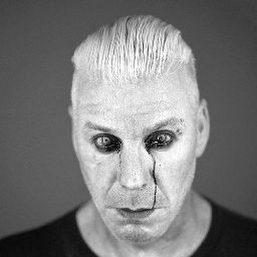 Lindemann skills in pills обложка. Петер тэгтгрен шведский музыкант. Lindemann blut. Till lindemann 2015. Тилль линдеманн с хвостиком.