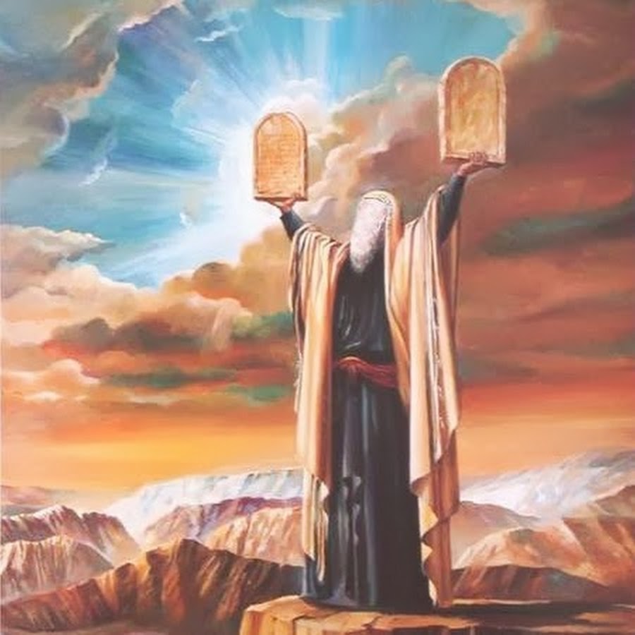 Доска с заповедями в руках моисея