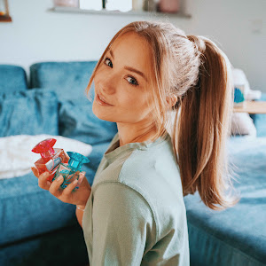 Julia Beautx (JuliaBeautx) YouTube Stats: Subscriber Count, Views ...