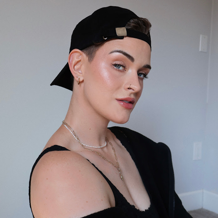 Angela Bright Net Worth & Earnings (2026)