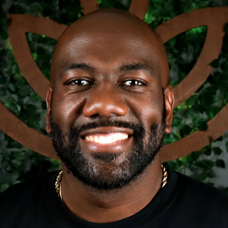 Cyrus Ausar | Burnout Recovery Coach & Speaker