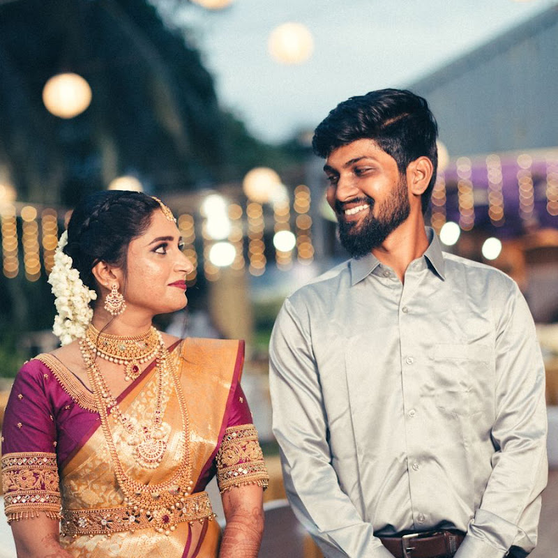 Moon_on_light_Couple