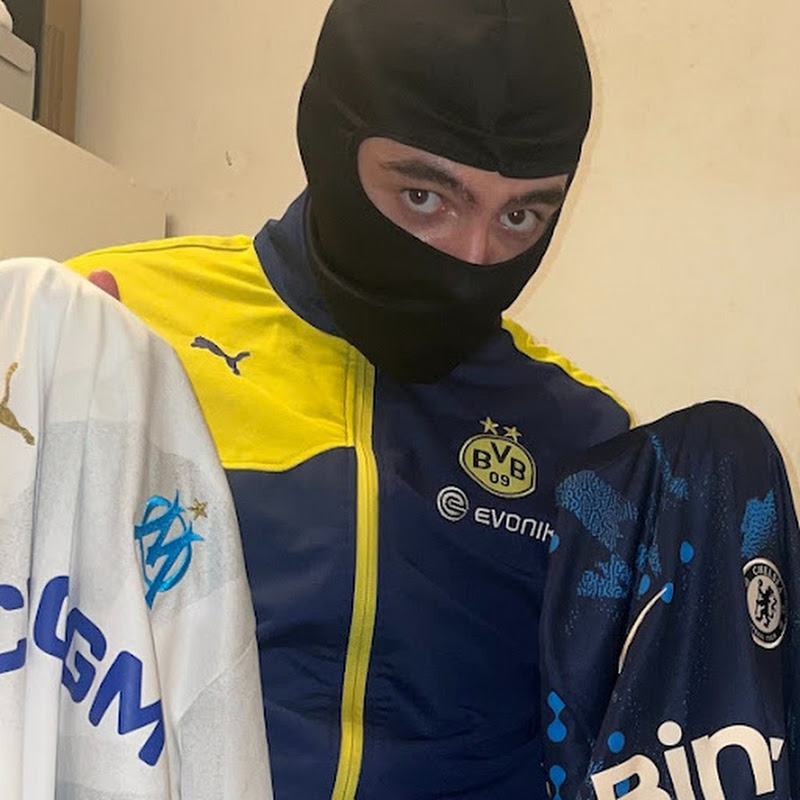 Hire Footeux Masqué — Specific Team Sports (Basketball, Soccer, Baseball) YouTube creator for sponsorships